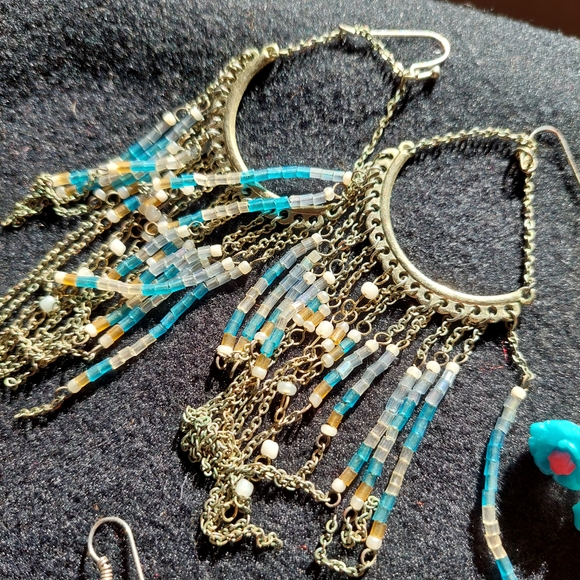 Jewelry Assortment - Necklaces, Earrings, Ring, And Bracelet - Picture 16 of 16